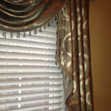 Guest Room | Close-Up Pole Swag