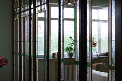 Свежая идея для дизайна: большая объединенная гостиная комната в современном стиле с зелеными стенами - отличное фото интерьера