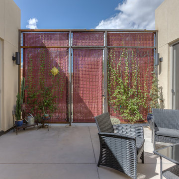 Private courtyard in the middle of the city