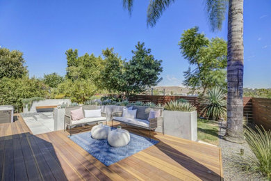 Example of a 1950s deck design in Los Angeles