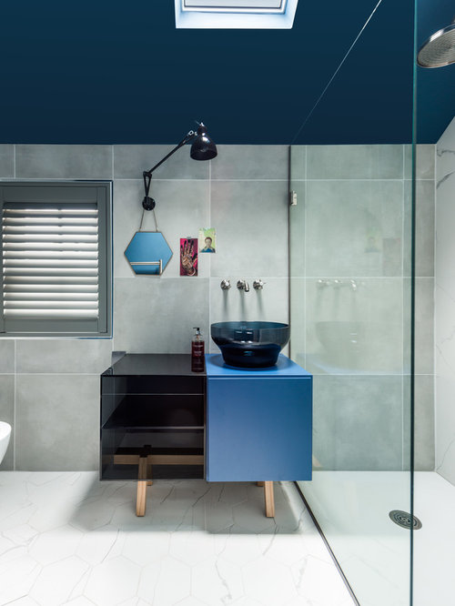 Badezimmer mit Laminat-Waschtisch und Steinplatten Ideen, Design