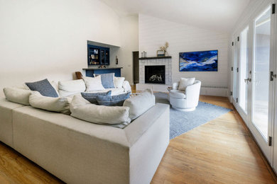 Transitional home design photo in San Francisco