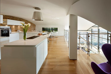 This is an example of a contemporary kitchen in London.