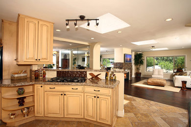 Example of a trendy kitchen design in Los Angeles
