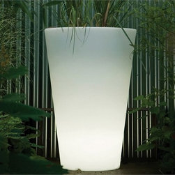 Liscio Siena Planters Illuminated by Serralunga - Outdoor Lighting