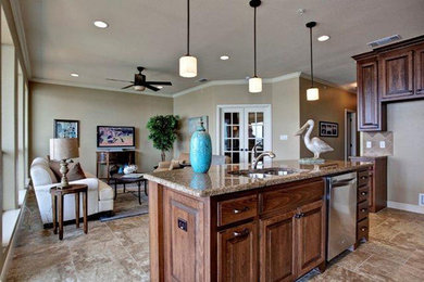 Example of a classic kitchen design in Dallas