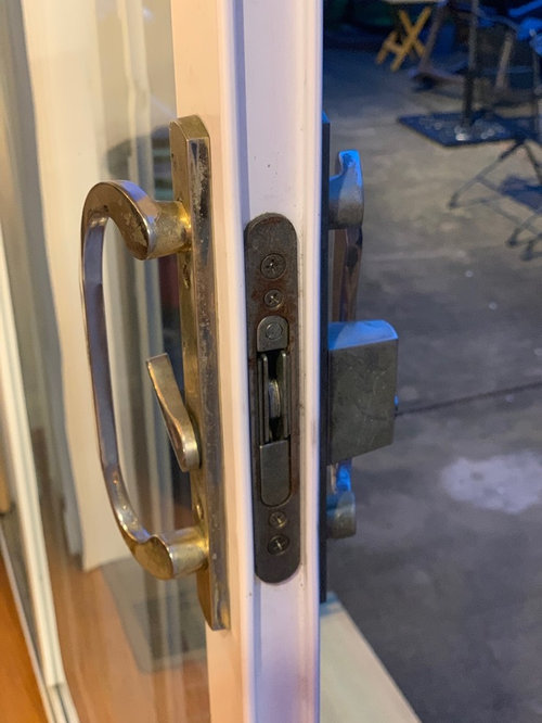 Can I replace this sliding door handle?