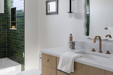 Example of a minimalist bathroom design in Bridgeport