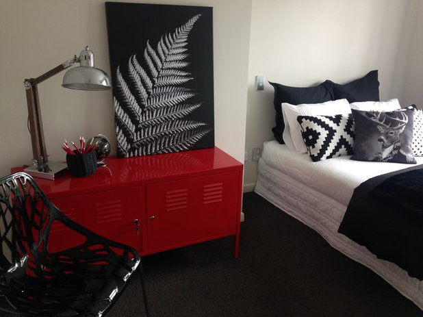 Modern Bedroom by m.z.e Design Studio