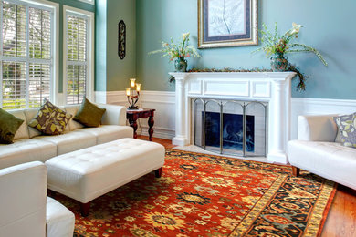 Inspiration for a large traditional living room in New York.
