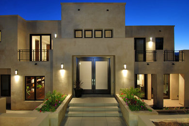 Inspiration for a modern exterior home remodel in Los Angeles