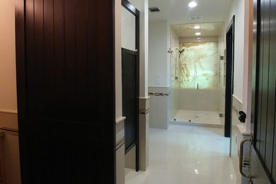 Example of a classic home design design in Houston