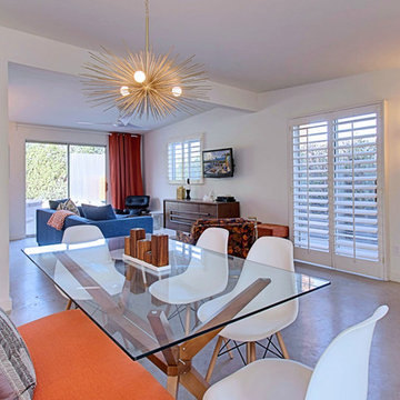 3 Palms - Dining Room With Brass Chandelier