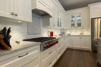 Example of a classic kitchen design in Toronto