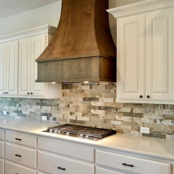 Farmhouse: 3,153 ft²/4 bd/3 bth/2ST