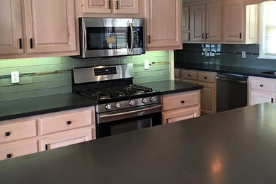 Kitchen - kitchen idea in Charleston