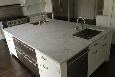 Inspiration for a large transitional l-shaped dark wood floor and brown floor eat-in kitchen remodel in New York with an undermount sink, white cabinets, marble countertops, stainless steel appliances, an island and shaker cabinets