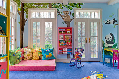Modelo de dormitorio infantil de 1 a 3 años bohemio grande con paredes multicolor, moqueta y suelo azul