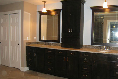 Inspiration for a transitional bathroom remodel in Chicago