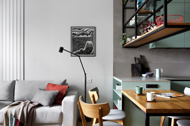 Свежая идея для дизайна: маленький кабинет в современном стиле с серыми стенами, светлым паркетным полом и бежевым полом для на участке и в саду - отличное фото интерьера