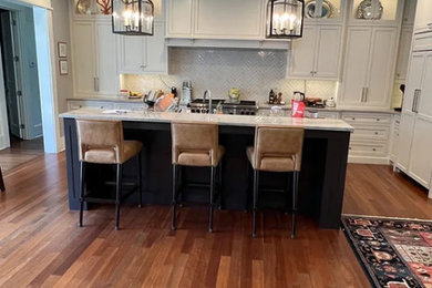 Kitchen - kitchen idea in Charleston