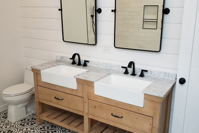 Example of a cottage bathroom design in Denver