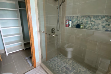 Example of a bathroom design in Detroit