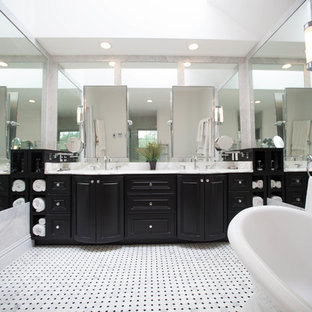 Badezimmer mit schwarz-weißen Fliesen Ideen, Design & Bilder - Oktober