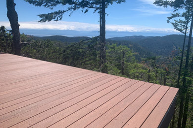 Inspiration for a timeless deck remodel in Vancouver