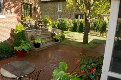 Design ideas for a traditional landscaping in Chicago.