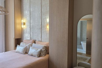 Cette photo montre une chambre chic.
