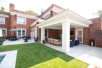 Свежая идея для дизайна: двор на заднем дворе в классическом стиле - отличное фото интерьера
