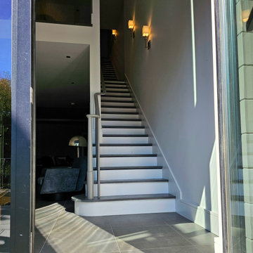 Project #112 | Traditional Staircase with Continuous Rail System