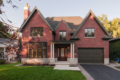Exterior home idea in Toronto