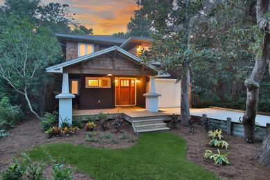 Example of an arts and crafts home design design in Jacksonville
