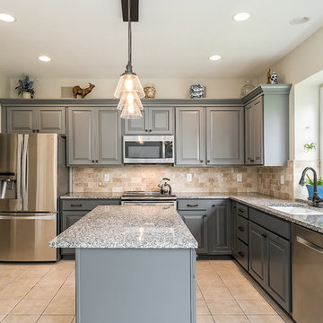 Transitional Kitchen Remodel Done in a Two Tone Color