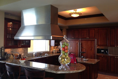 Transitional kitchen photo in Miami