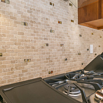 Warm and functional open kitchen
