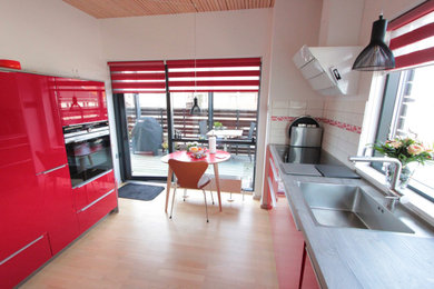Køkken i rød højglans