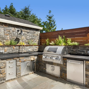 Embrace the Outdoors: The Beauty of an Outdoor Kitchen.