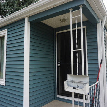 Quest Vinyl siding in Portsmouth Blue