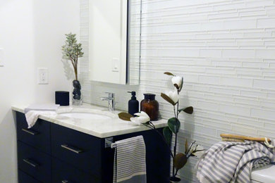 Example of a trendy bathroom design