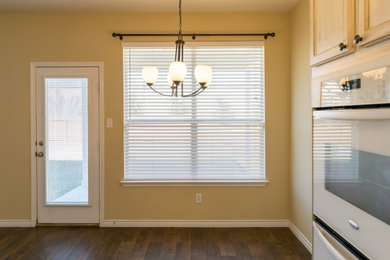 Example of a classic home design design in Austin