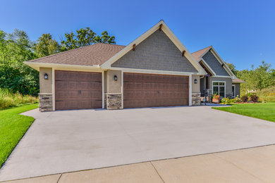 Inspiration for a southwestern one-story exterior home remodel in Minneapolis