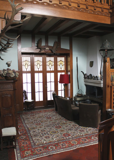 Классический Прихожая by Laura Carbone