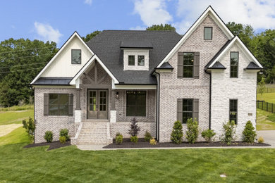 Example of an exterior home design in Nashville