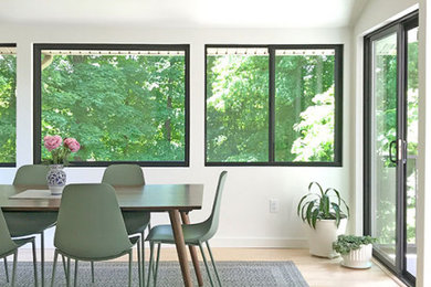 Sunroom - modern sunroom idea in Boston
