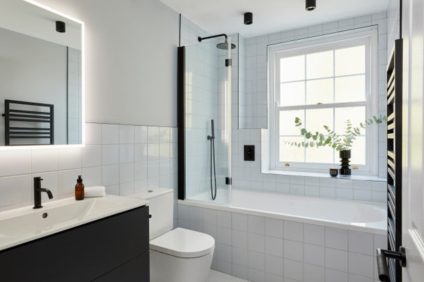 Неоклассика Ванная комната by Bhavin Taylor Design
