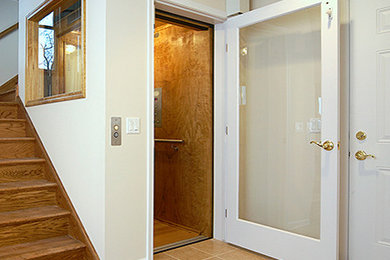 Basement - traditional basement idea in New York