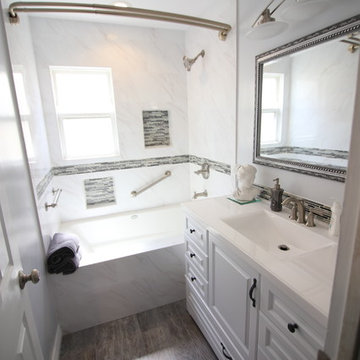 La Puente-contemporary bathroom